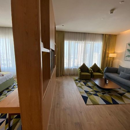 The Bentley Luxury Hotel & Suites Doha Luaran gambar A suite at the hotel
