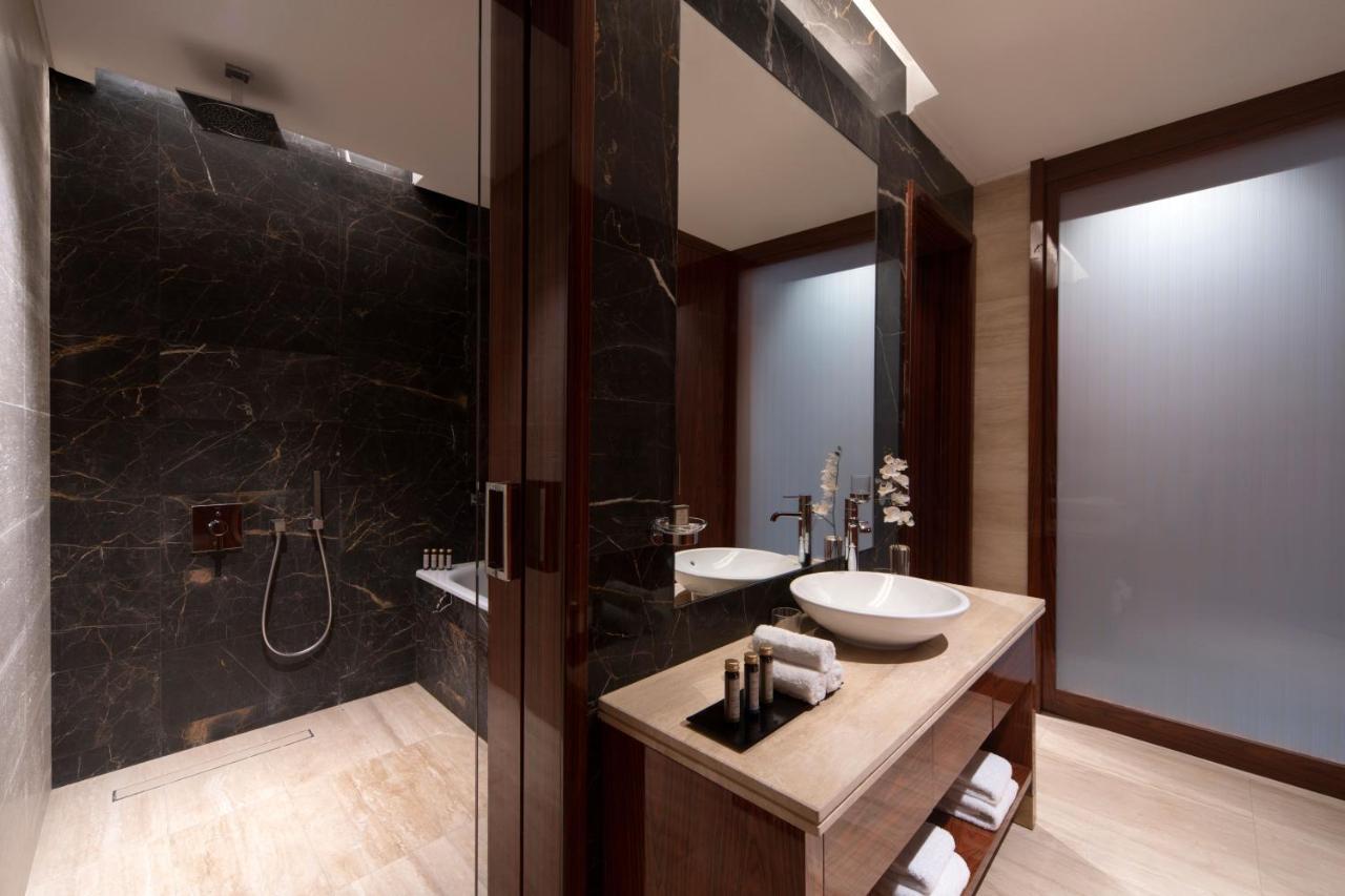 The Bentley Luxury Hotel & Suites Doha Luaran gambar Bathroom