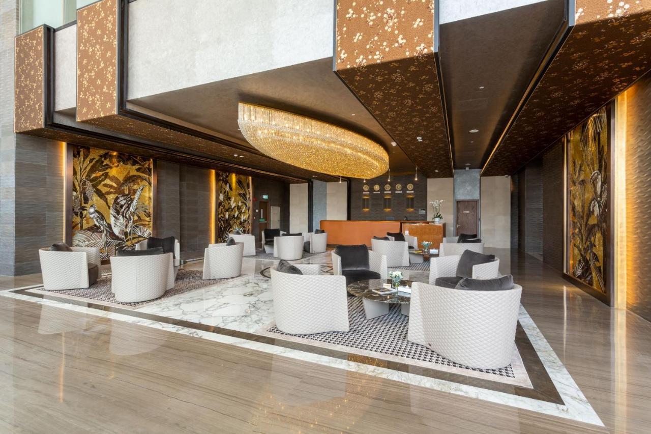 The Bentley Luxury Hotel & Suites Doha Luaran gambar The lobby of the hotel