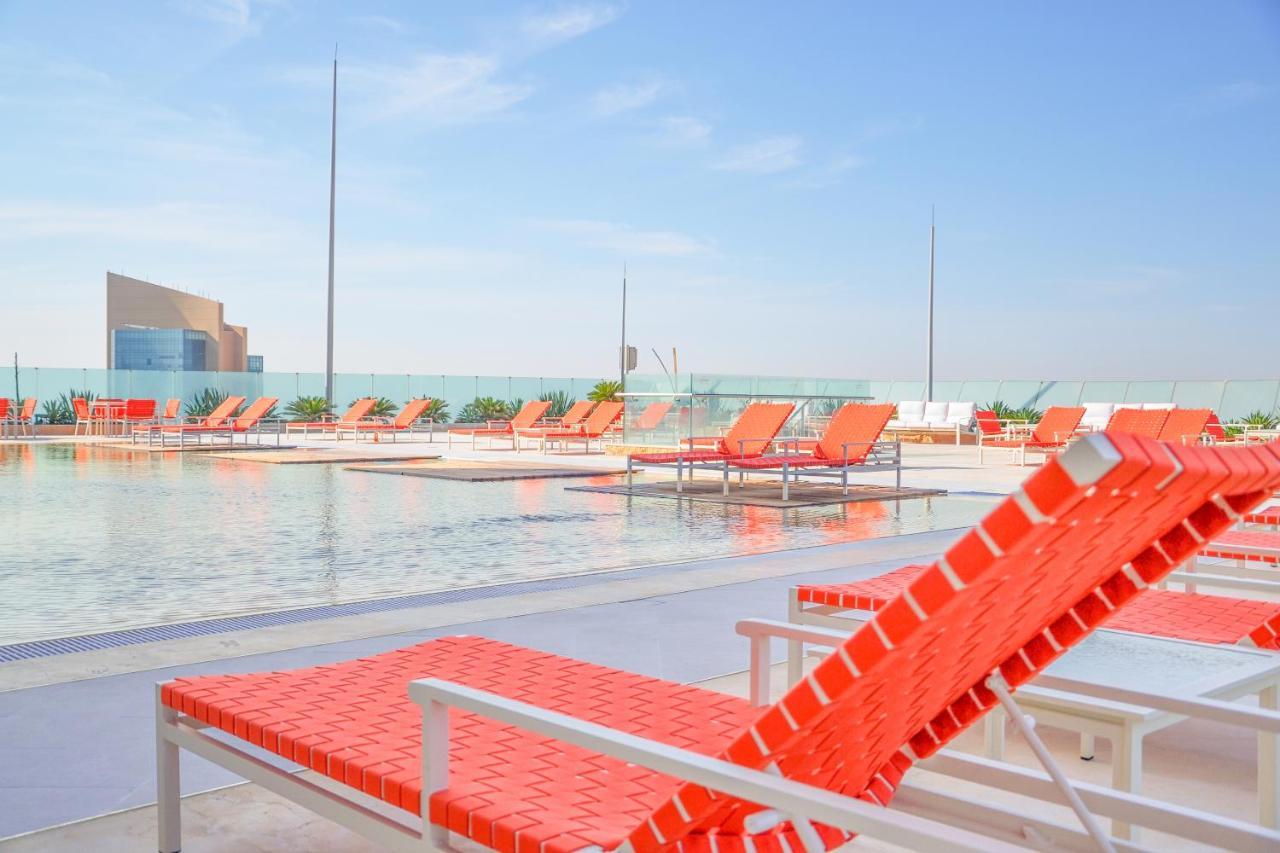 The Bentley Luxury Hotel & Suites Doha Luaran gambar The rooftop pool at the hotel