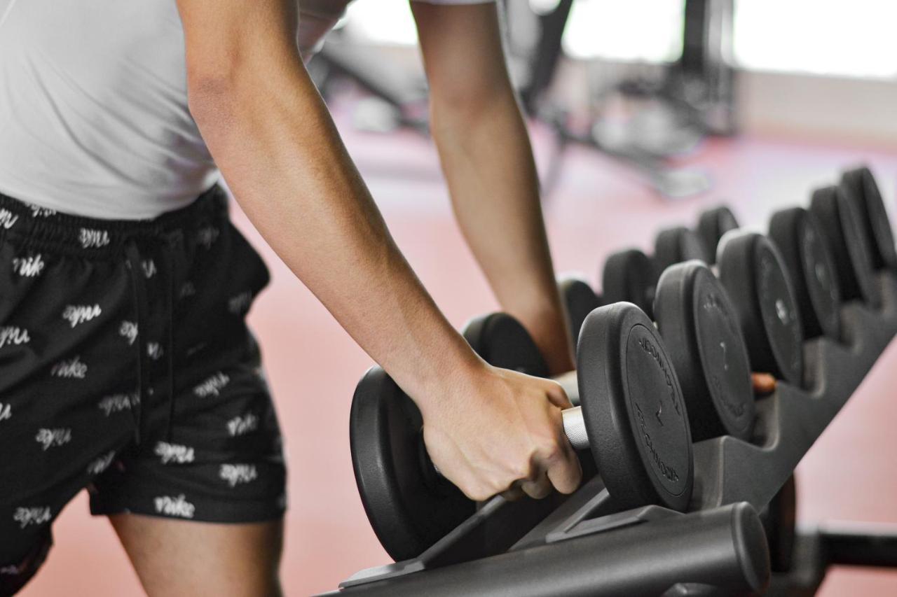 The Bentley Luxury Hotel & Suites Doha Luaran gambar Dumbbell rack