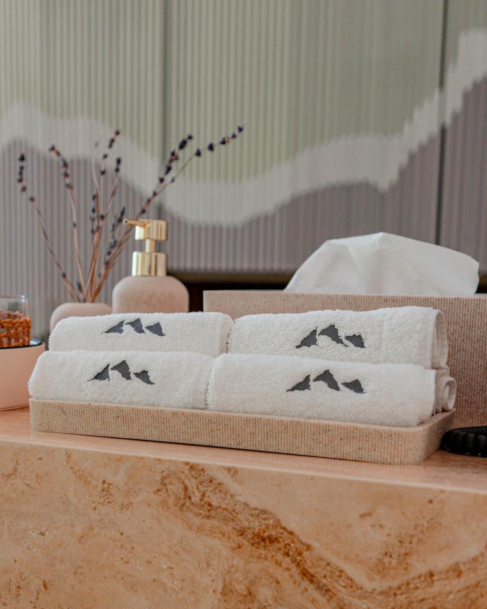 The Bentley Luxury Hotel & Suites Doha Luaran gambar Towels