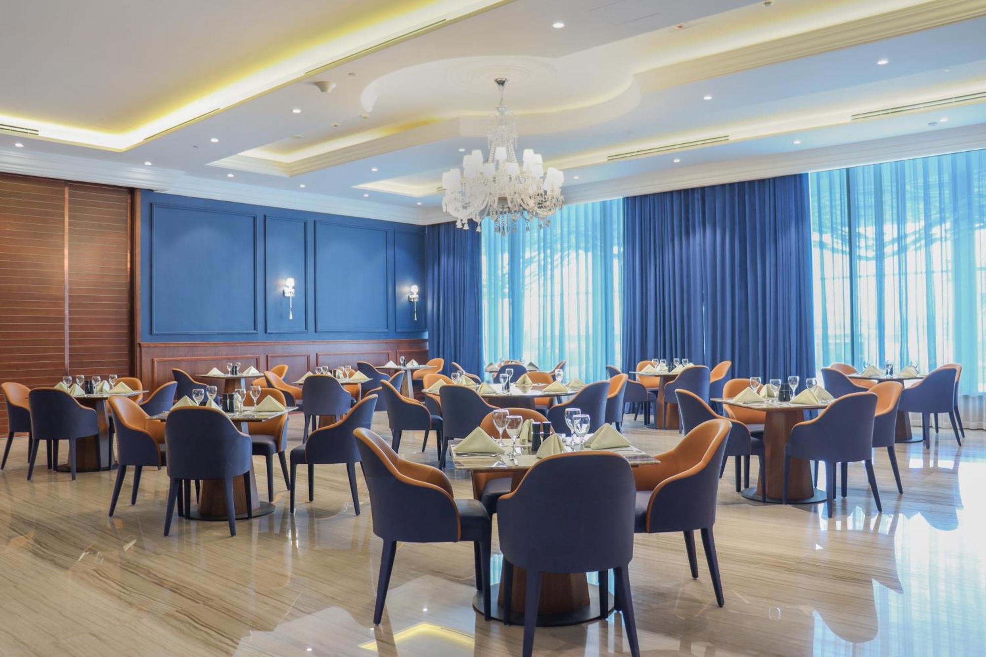The Bentley Luxury Hotel & Suites Doha Luaran gambar The restaurant
