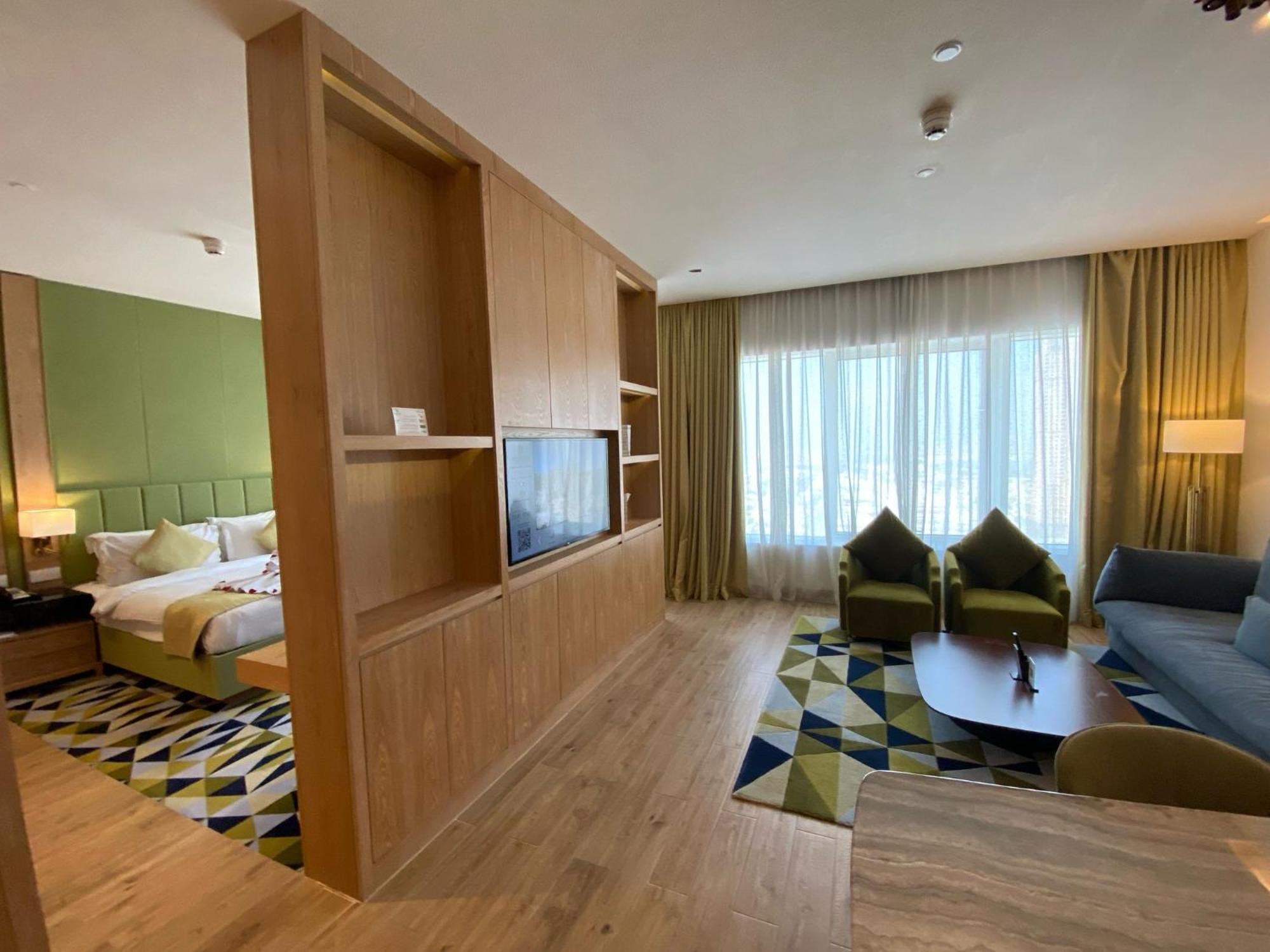 The Bentley Luxury Hotel & Suites Doha Luaran gambar A suite at the hotel